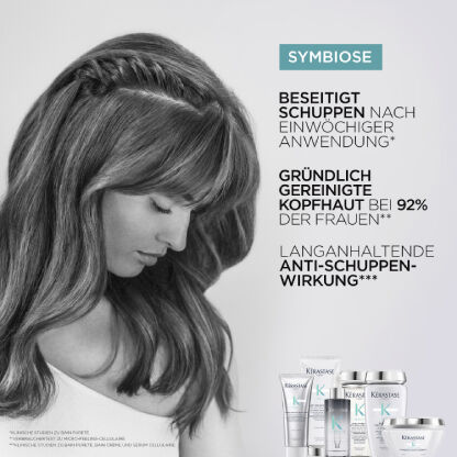 Frau mit long hair und Zopf, prasentiert Kerastase Produkte zur Schuppenbekampfung, Text in Deutsch.