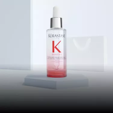 Rosafarbene Flasche des Chronologiste Serum Universel von Kerastase.
