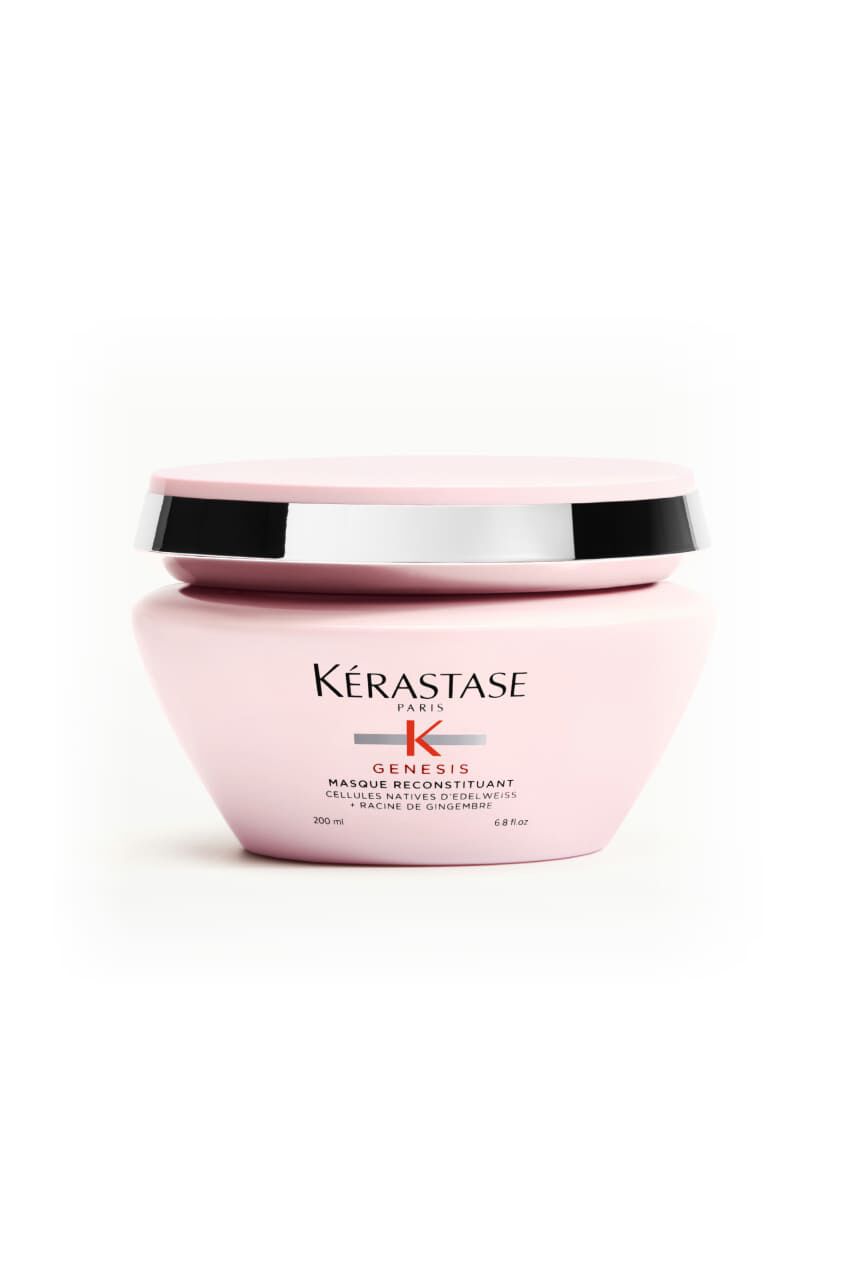 Rosa Tiegel der Kerastase Genesis Masque Reconstituant Maske, auf einer weißen Oberflache.