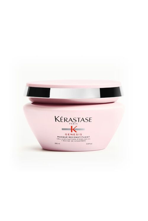 Rosa Tiegel der Kerastase Genesis Masque Reconstituant Maske, auf einer weißen Oberflache.