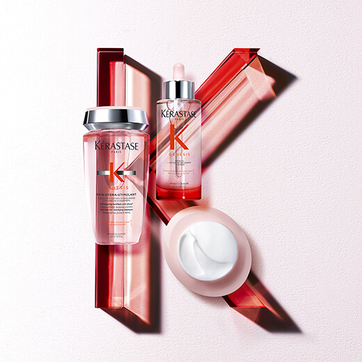 Hochwertige Haarpflegeprodukte von Kérastase Genesis, bestehend aus Shampoo, Serum und Haarmaske auf hellem Hintergrund.